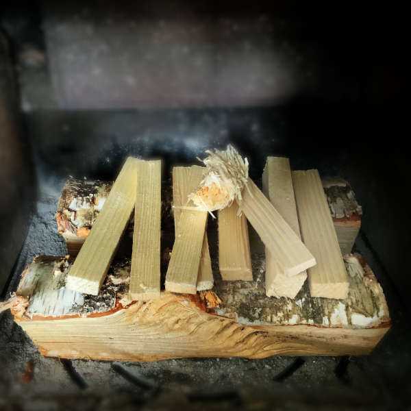 bottom-up-2,-600x600-fire-lighting-techniques.jpg